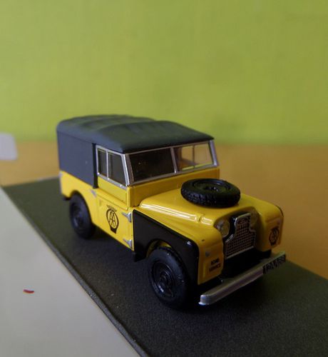 Schuco H0  U 00047 Landrover 88 AA Road service