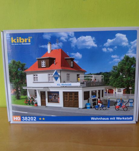 Kibri H0 38202 Huis met werkplaats Aral