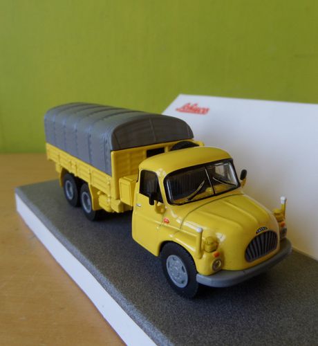 Schuco H0 26786 Tatra T148 Laadbak +huif