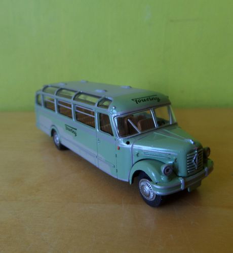 Brekina H0 52402 Borgward BO 4000 "Touring"