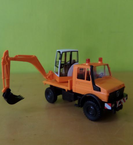 Wiking H0 64704 Unimog met bagger