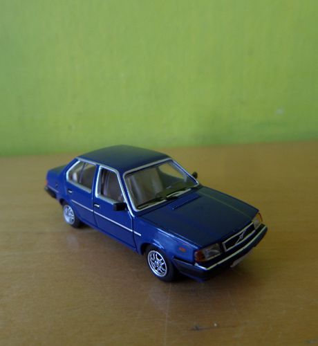 PCX H0 870822 Volvo 340  donker blauw