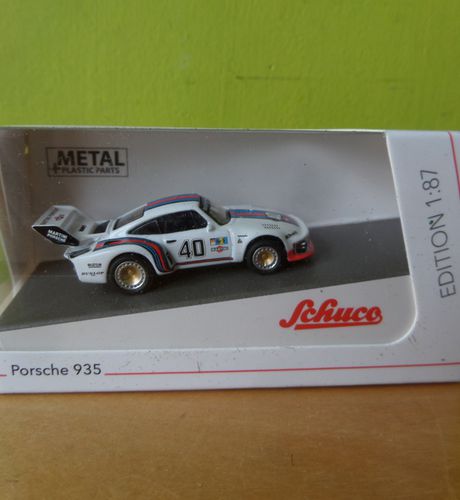 Schuco H0 26695 Porsche 935 Martini racing