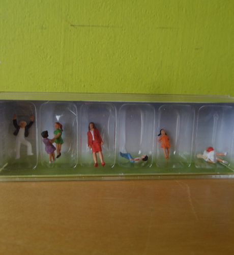 Faller H0 150958 Schoolkinderen met lerares