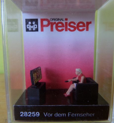 Preiser H0 28259 Lekker tv kijken