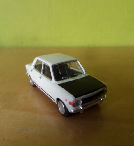 Brekina H0 22536 Fiat 128 Wit / zwart