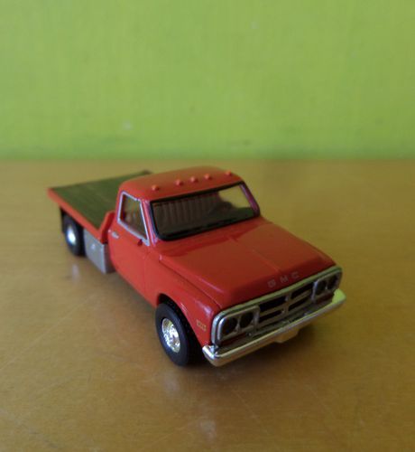 Brekina H0 19670 GMC Sierra Grande rood