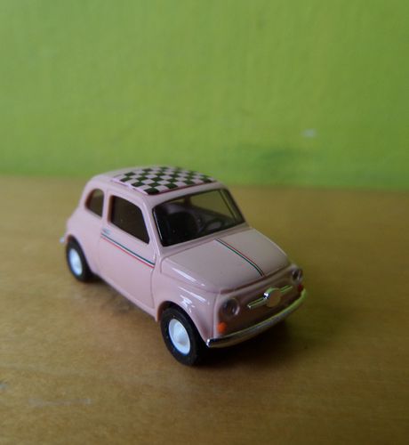 Busch H0 48733 Fiat 500 Pretty in Pink