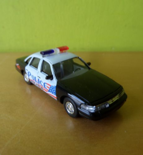 Busch H0 49016 Ford Crown Victoria "Molalla olice"