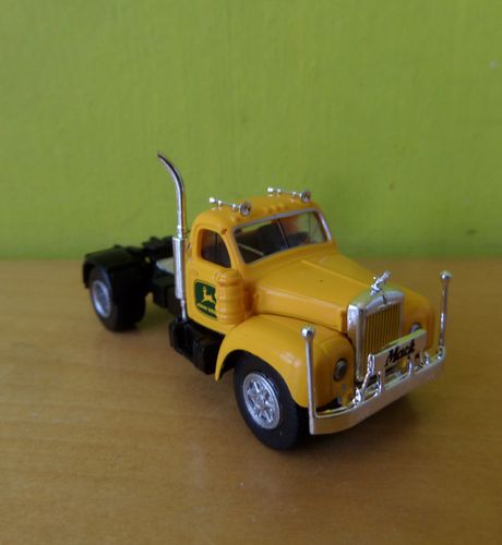 Brekina H0 85978  Mack B-61 "John Deere"