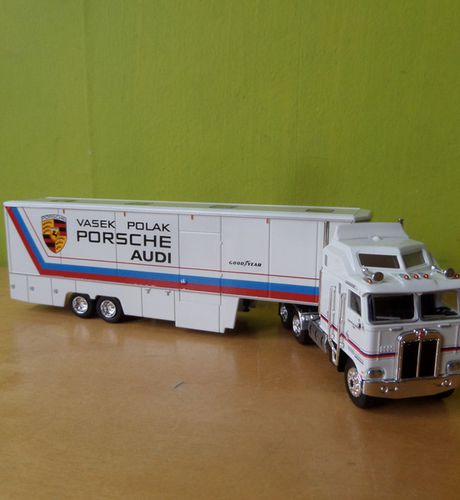 Brekina H0 85738 Kenworth K100 " Porsche"