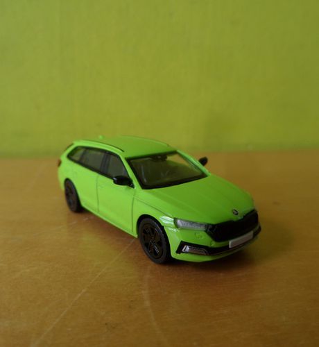 PCX H0 870597 Skoda Octavia IV Combi groen