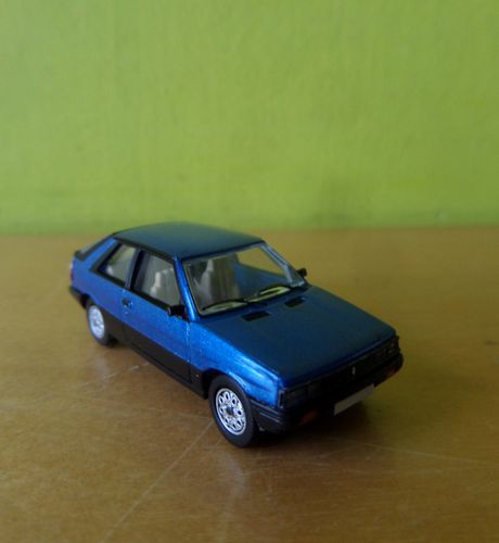 PCX H0 870754 Renault 11 GTL blauw