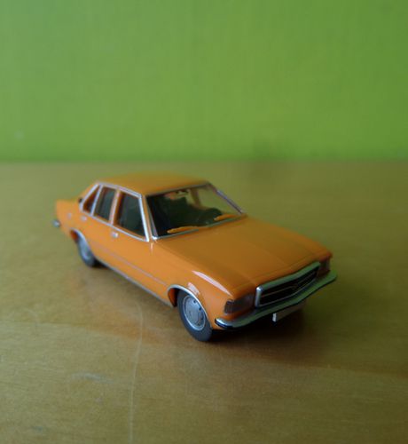Wiking H0 79304 Opel Record D oranje