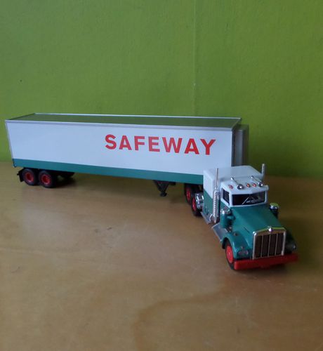 Brekina H0 86259  Kenworth W 900 "Safeway"