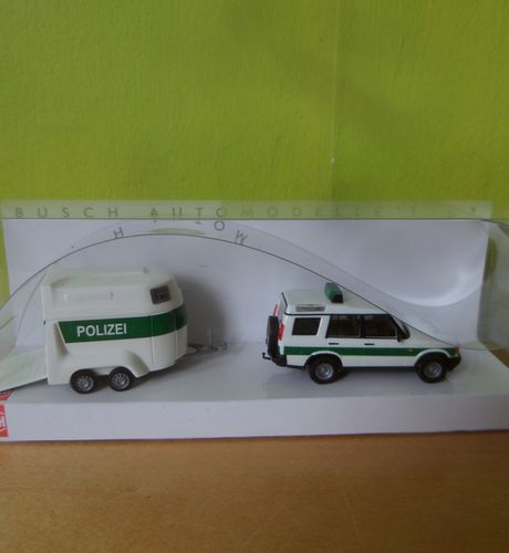 Busch H0 51936 Landrover Discovery met paardentrailer