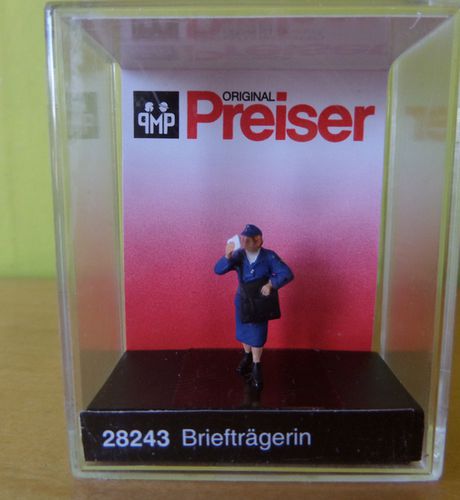 Preiser H0 28243 Vrouwelijke postbezorger