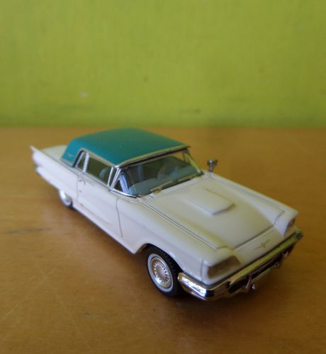 Brekina H0 18200 Ford Thunderbird Cabrio wit