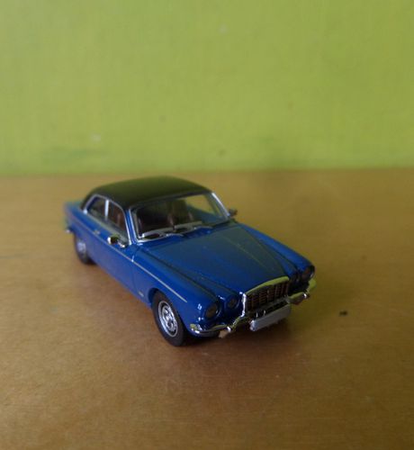 PCX H0 870166 Jaguar XJ-C  Blauw / zwart