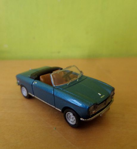 Brekina H0 29182 Peugeot 204 Cabrio blauw