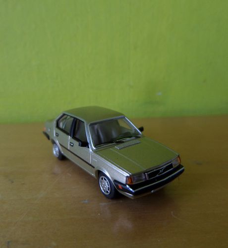 PCX H0 870823 Volvo 360  beige