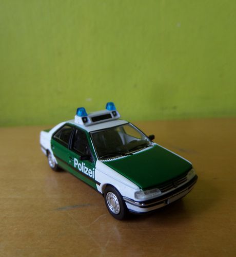 PCX H0 871684 Peugeot 405 Polizei