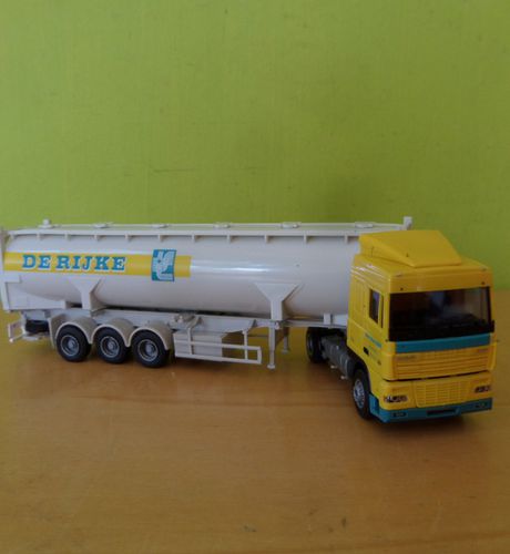 AWM H0 73244 DAF XF "De Rijke"