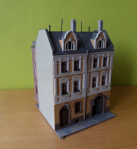 Kibri H0 Stadspanden met fabrieks aanbouw
