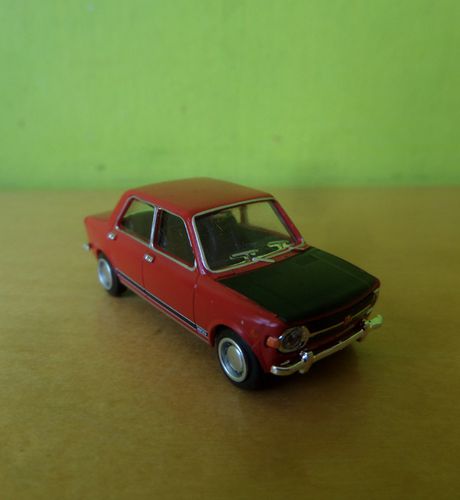 Brekina H0 22531 Fiat 128 rood/ zwart