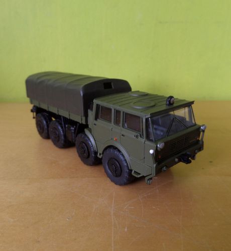 Brekina H0 71930 Tatra 813 8x8 Kolos