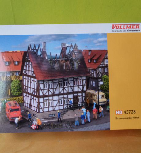 Vollmer H0 43728 Brandend huis