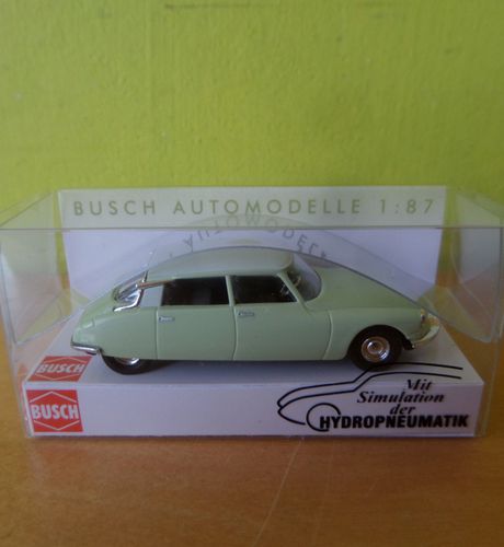 Busch H0 48035 Citroen DS licht groen / wit