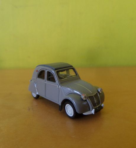 SAI H0 6000 Citroen 2 cv gesloten kap  grijs