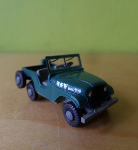Wiking H0 01103  Jeep  "W & W Holzbau"