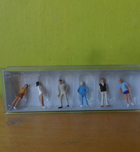 Preiser H0 14003 Jonge mannen en vrouwen