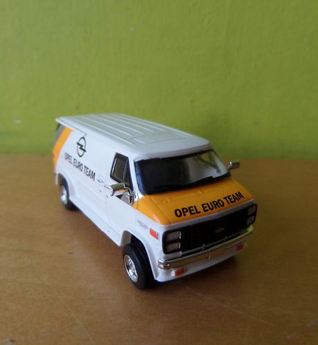 Brekina H0 18256 Chevrolet C20 Opel team