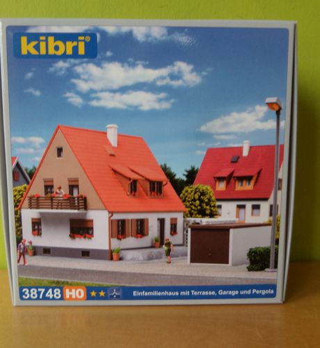 Kibri H0 38748 Familie woning met garage