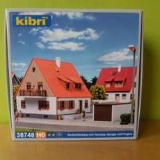 Kibri H0 38748 Familie woning met garage