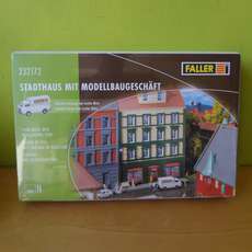 Faller N 232172 Stadspand met modelbouw winkel