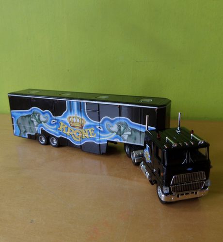 Brekina H0 85860  Ford CLT 9000 Circus Krone