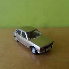 Brekina H0 29126 Peugeot 504 gold