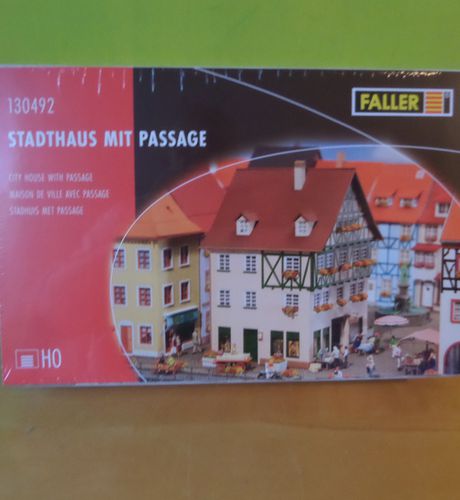 Faller H0 130492 Stadswoning met passage