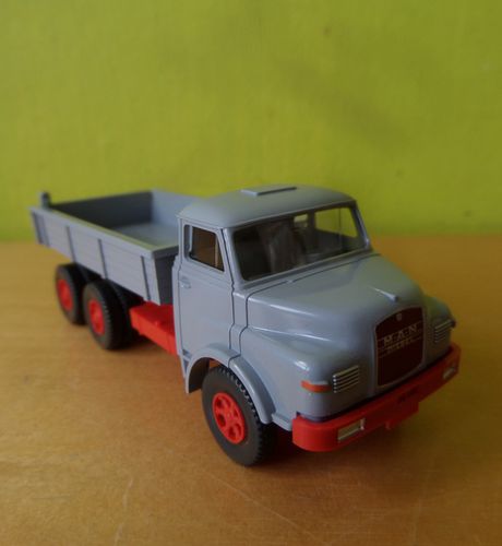 Wiking H0 42408 MAN kiepwagen