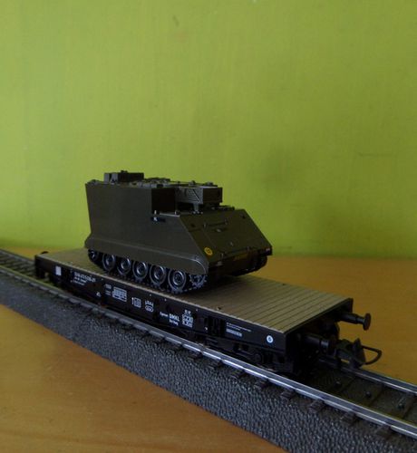 Roco H0 66389 NS wagon met M577 pantservoertuig