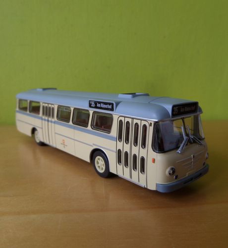 Brekina H0 59361 Bussing Senator "Stadtwerke Frankfurt"