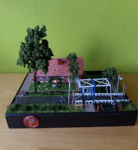 Diorama N Landelijk huis met brug
