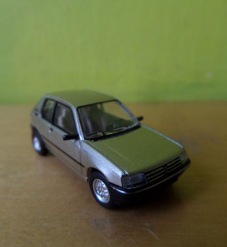 PCX H0 870507 Peugeot 205 Metallic beige