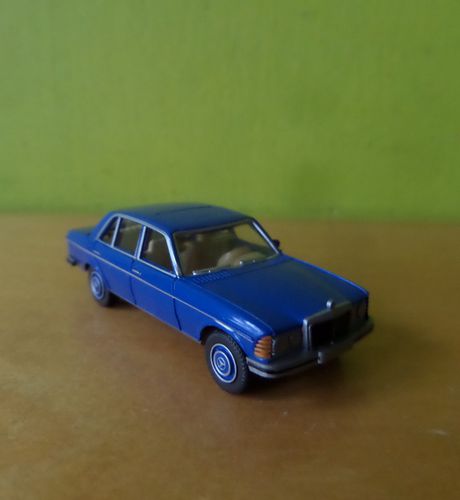 Wiking H0 15201 Mercedes 240 D