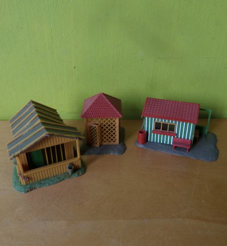 Faller H0 setje met 3 tuinhuisjes