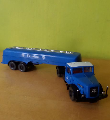 Wiking H0 80697 Henschel tankwagen Aral